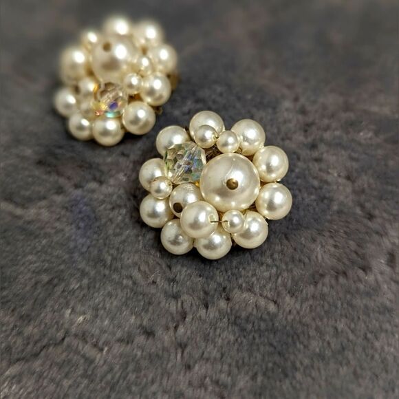 Vintage 50's Faux White Pearl Button Clip Earrings - Stamped Japan - Picture 5 of 7
